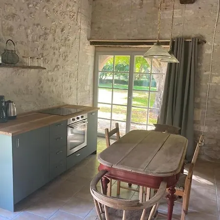 Beautiful Riverside Boathouse *