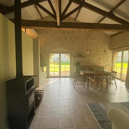 Beautiful Riverside Boathouse Daire *