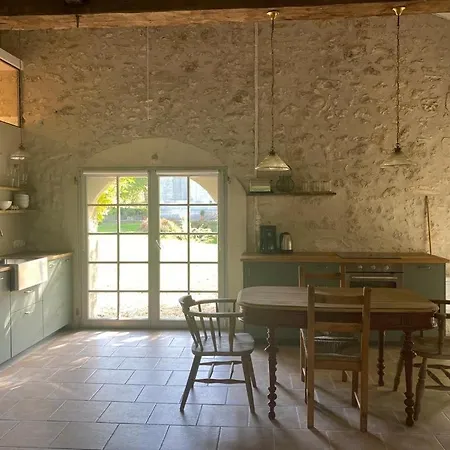 Beautiful Riverside Boathouse *