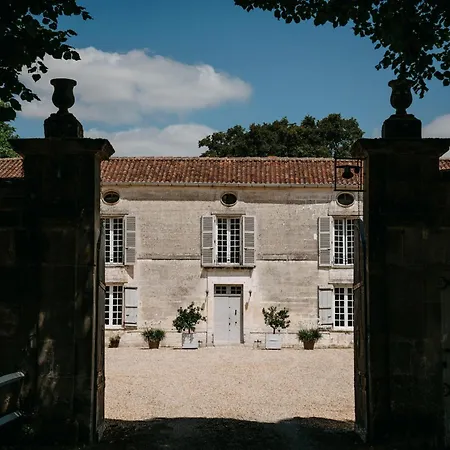 Beautiful Riverside Boathouse Daire Bourg-Charente