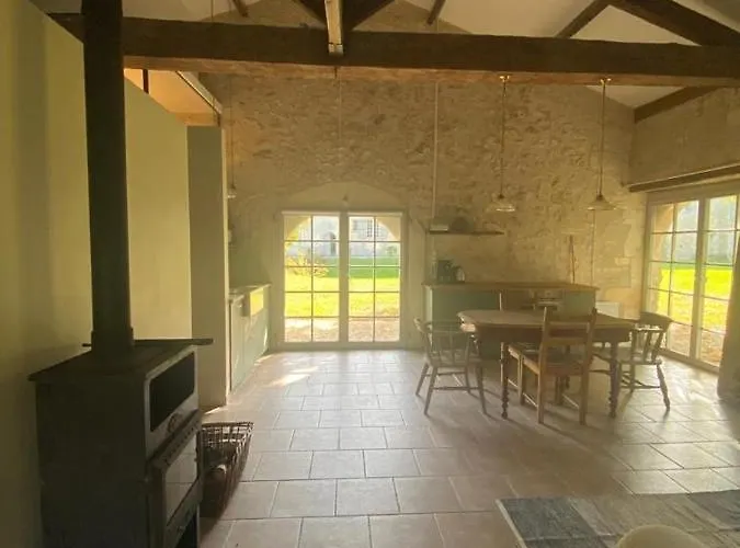 Beautiful Riverside Boathouse Lägenhet *